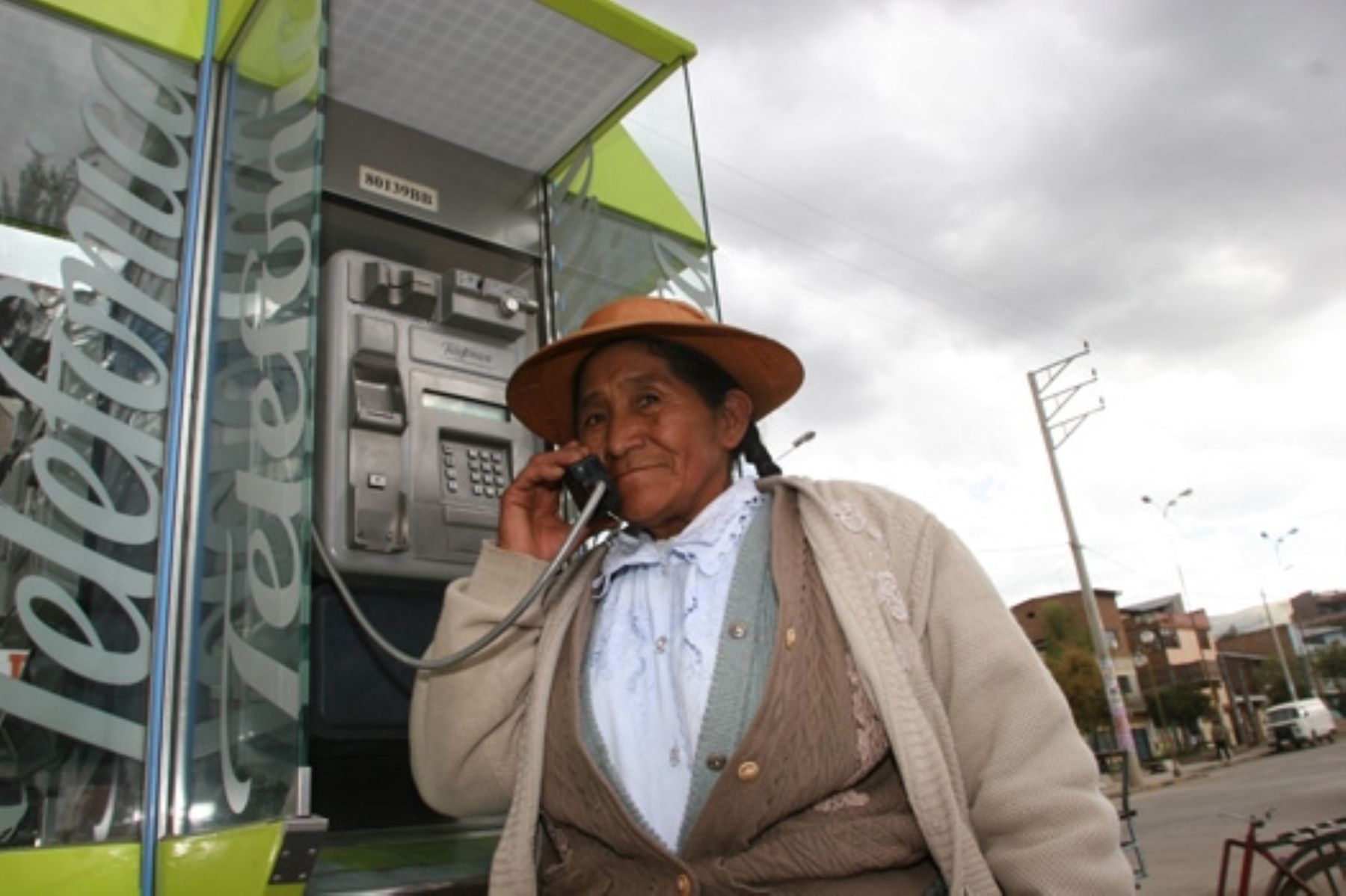 Empresas que retiren teléfonos públicos en zonas rurales deberán sustituir el servicio por otro de voz móvil